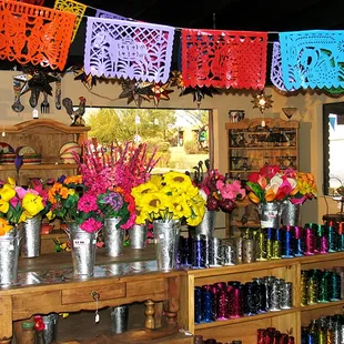 Mexican corn husk flowers and hand crafted paper flowers are great for fiestas or décor accents.