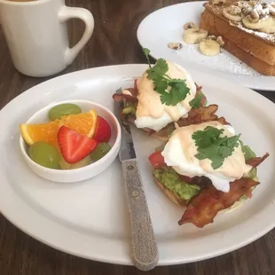 Avocado Bacon Eggs Beni