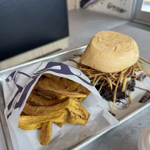 El Smash Burger with their plantain chips