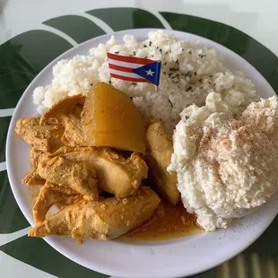 Pollo Guisado