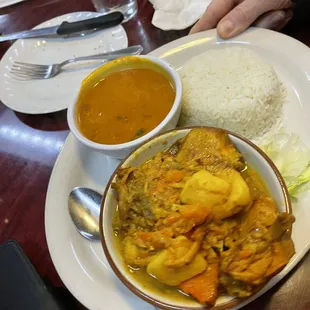 Chicken Strew (Pollo Guisado) with beans and rice
