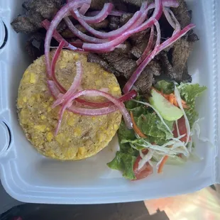 El plato mofongo con carne frita