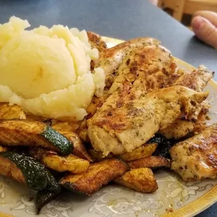 Chicken dinner special with veggies and mashed potatoes. Soup was included too!
