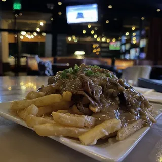Shredded Steak Poutine