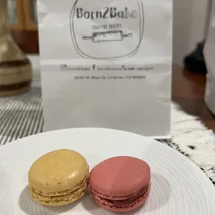 Macaroons: lemon and raspberry