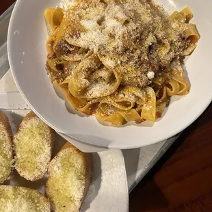 Tagliatelle Alla Bolognese &amp; Garlic bread