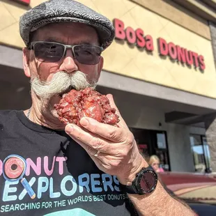 Lonny (@donutduster) with cherry fritter and sporting new logo @donutexplorers tee!