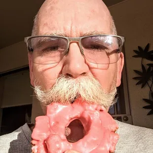 Lonny (aka @donutduster) with a strawberry old fashioned donut