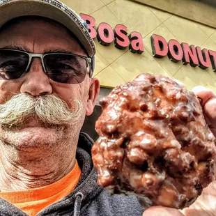 Lonny (aka @donutduster) with a cherry fritter