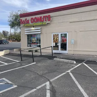 Entrance &amp; signage