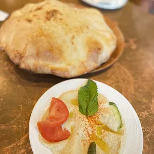 HUMUS &amp; LAVAS bread