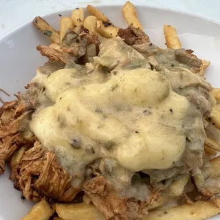 CHICKEN POUTINE FRIES