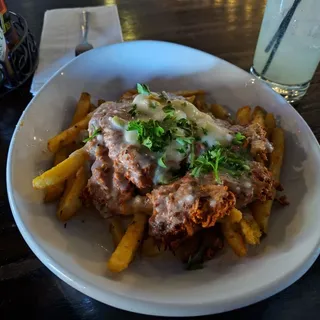 CHICKEN POUTINE FRIES
