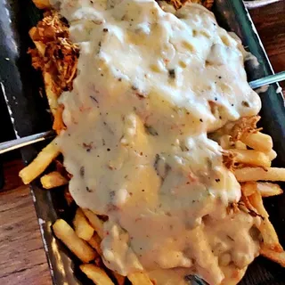 CHICKEN POUTINE FRIES