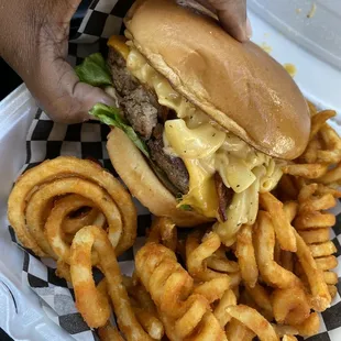 Mac bacon cheeseburger