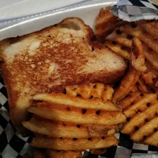 Grilled cheese with fries