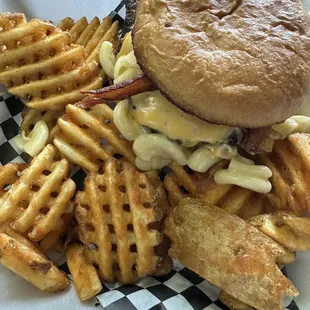 Bacon Mac and cheese burger