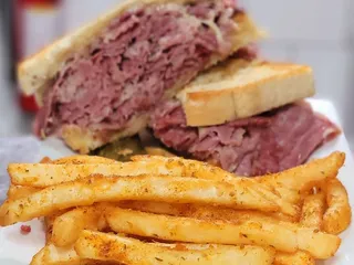 Lucky's Bar & Grill