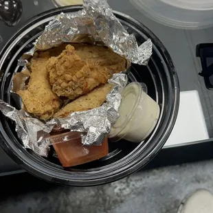 food, chicken wings and fried chicken