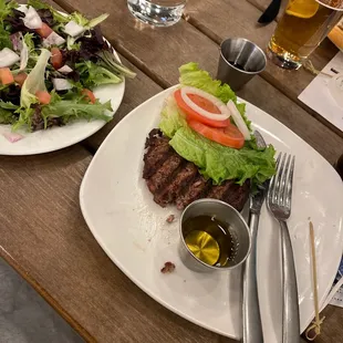 I waited over an hour and a half for them to serve me a burger with lettuce on it.