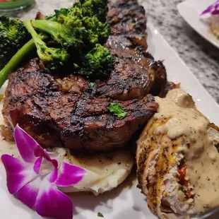steak, mashed potatoes and broccoli