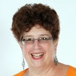 Stephanie Rainbow B.