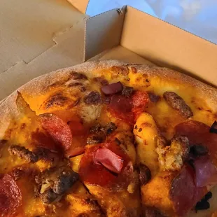 Ice cold meat livers pizza with out sauce or cheese...R U Kidding? Not even delivered in a thermal bag!