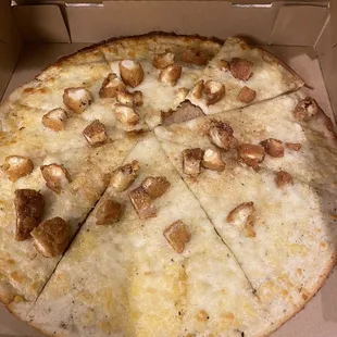 Gluten free white pizza with chicken