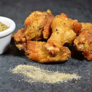 chicken wings and fried chicken, fried chicken wings, food, bbq chicken, chicken wings, poultry, bbq wings, fried chicken, chicken