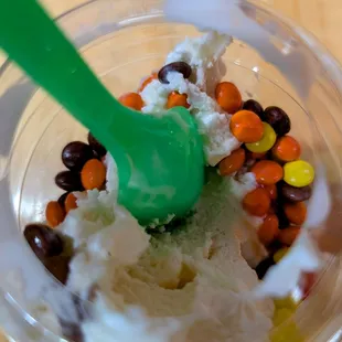 Mini custard with mini Reese&apos;s