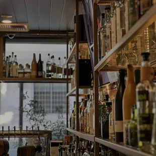 Bar!