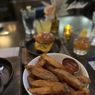 BOSSCAT FRIES, happy hour butter burger