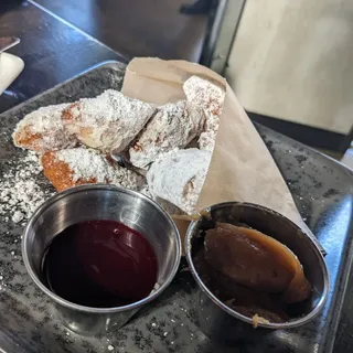 BEIGNETS