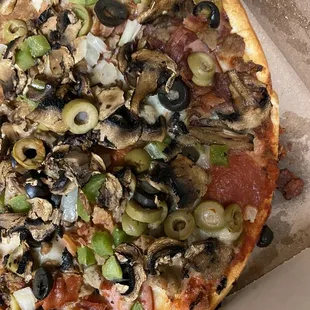 LOTS of toppings! the big o pizza.