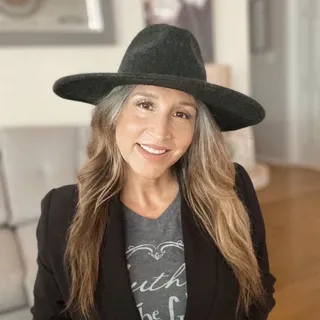 Nena L.