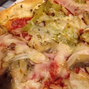 Uh, yum!!! Crust is crisp but not crunchy, toppings are great, and they have beer on tap!!!