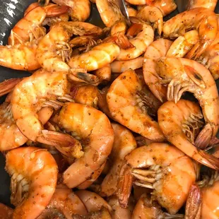 a close up of shrimp in a pan