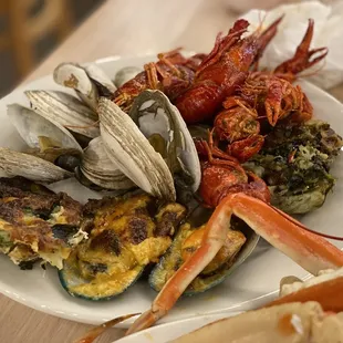 Crawfish, Bake cheese mussel, and clams.
