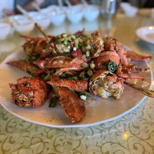 Medium lobster with noodles