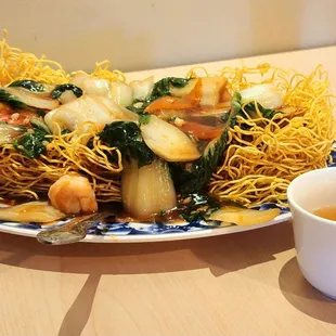 Crunchy Seafood Noodles