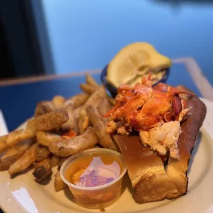 Lobster roll (hot)