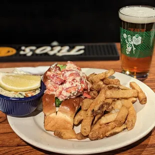 Lobster roll and harpoon IPA