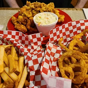 Fried seafood combo platter - $29.99