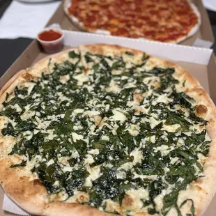 19" Spinach And Garlic Pizza