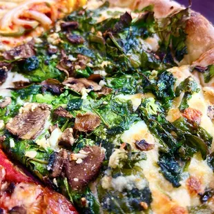 Spinach, Garlic And Mushroom Pizza