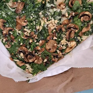 Now this is a pizza.  Aiea Boston.  Kailua u need to do so much more to reach Aiea level on food and staff.