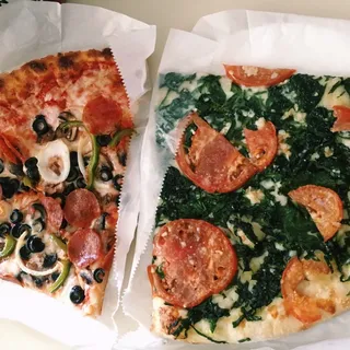 Spinach, Garlic, & Tomato Pizza