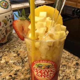 #33 Fruty-Raspa Dulce with pineapple and strawberries