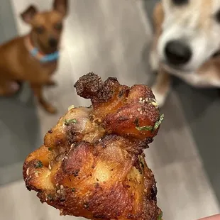 Look at this perfect wing. Everyone wants some (they didn&apos;t get to take a bite).