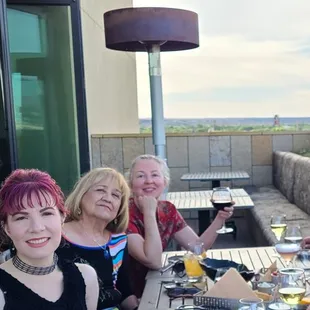 Lovely rooftop dinner at sunset with the ladies who make Botanica successful. Level 5 at Hotel Chaco 06/2022.